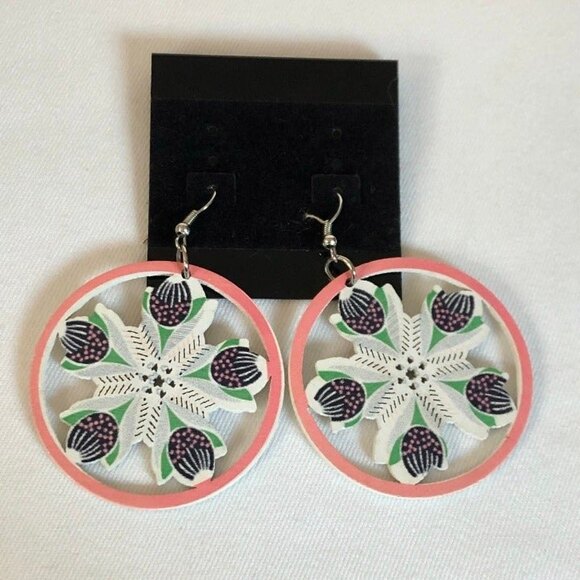 Wooden Circle Cutout Dangle Pierced Earrings NOC - Picture 1 of 5